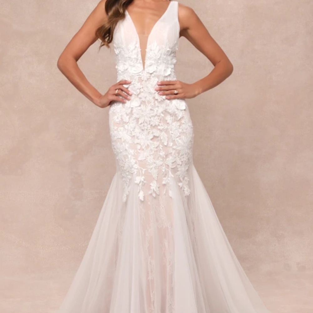 Lulu's Ivory Floral Lace Wedding Gown